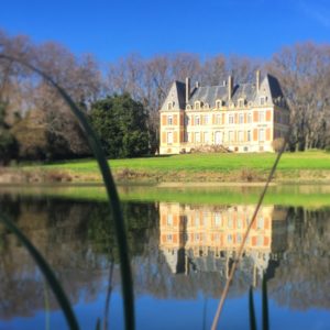 Le château de la Commanderie de Preïssan et le du Canal du Midi